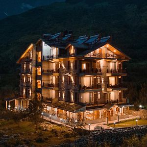 Nazaara - A Luxe Retreat